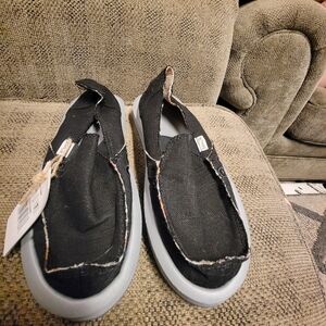 SANUKS, Brand New, Womens Size 7